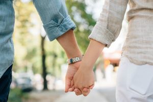 holding-hands-1149411_960_720